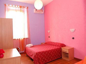 Friendship Place Pensionat 2*